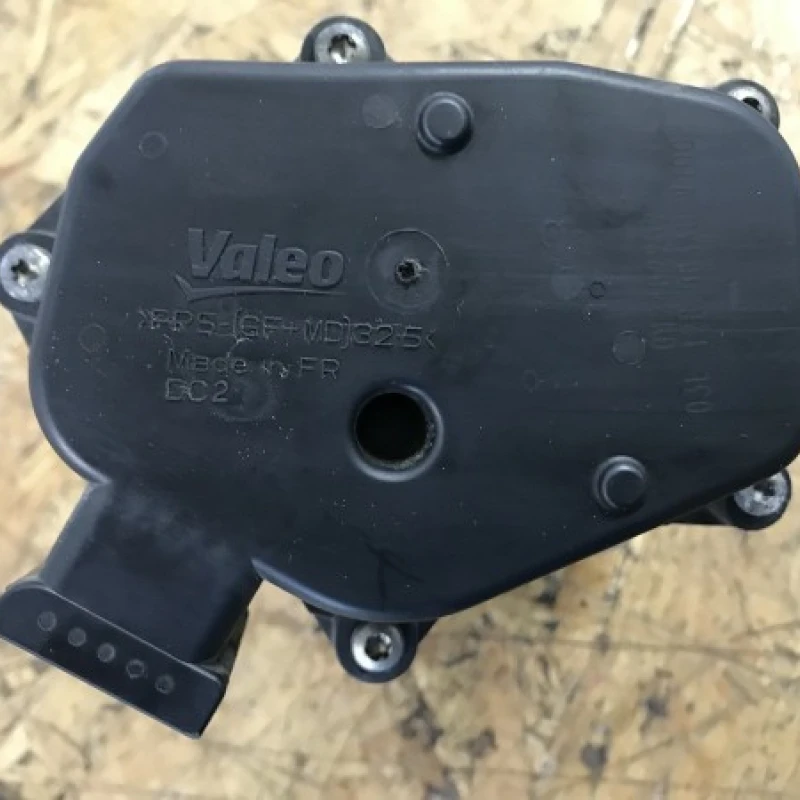 Clapeta acceleratie / Volkswagen Touran 1T 2014 / Motor, racire si evacuare