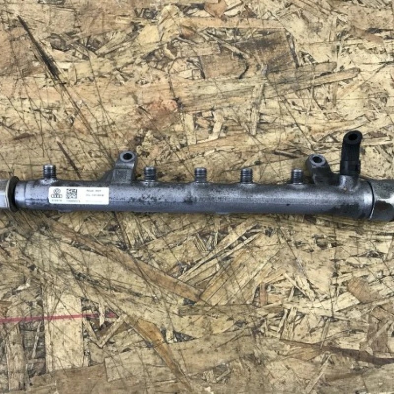 Rampa injector cu senzor / Volkswagen Touran 1T 2014 / Motor, racire si evacuare