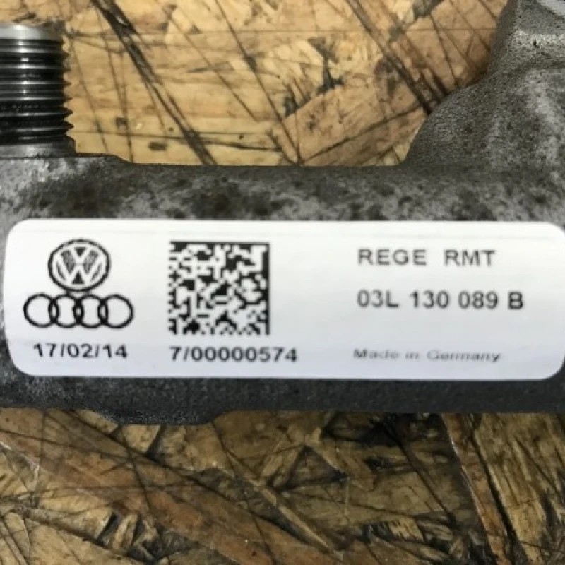 Rampa injector cu senzor / Volkswagen Touran 1T 2014 / Motor, racire si evacuare