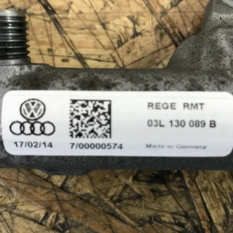 Rampa injector cu senzor / Volkswagen Touran 1T 2014 / Motor, racire si evacuare