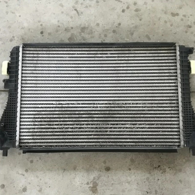 Radiator intercooler / Volkswagen Touran 1T 2014 / Motor, racire si evacuare