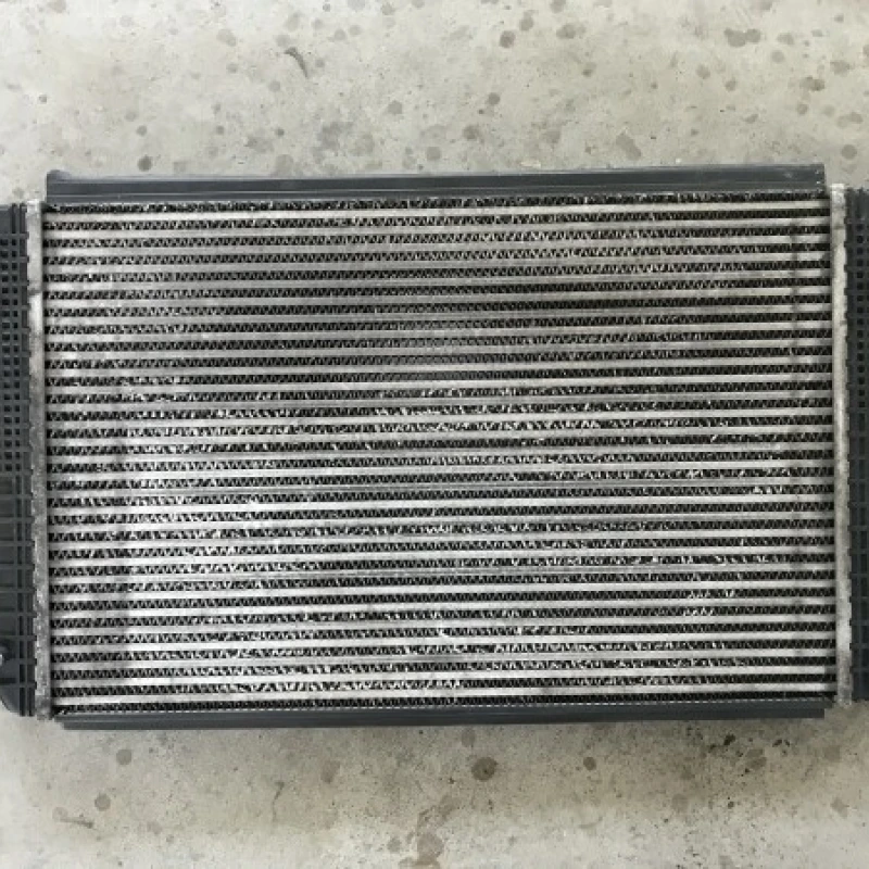 Radiator intercooler / Volkswagen Touran 1T 2014 / Motor, racire si evacuare