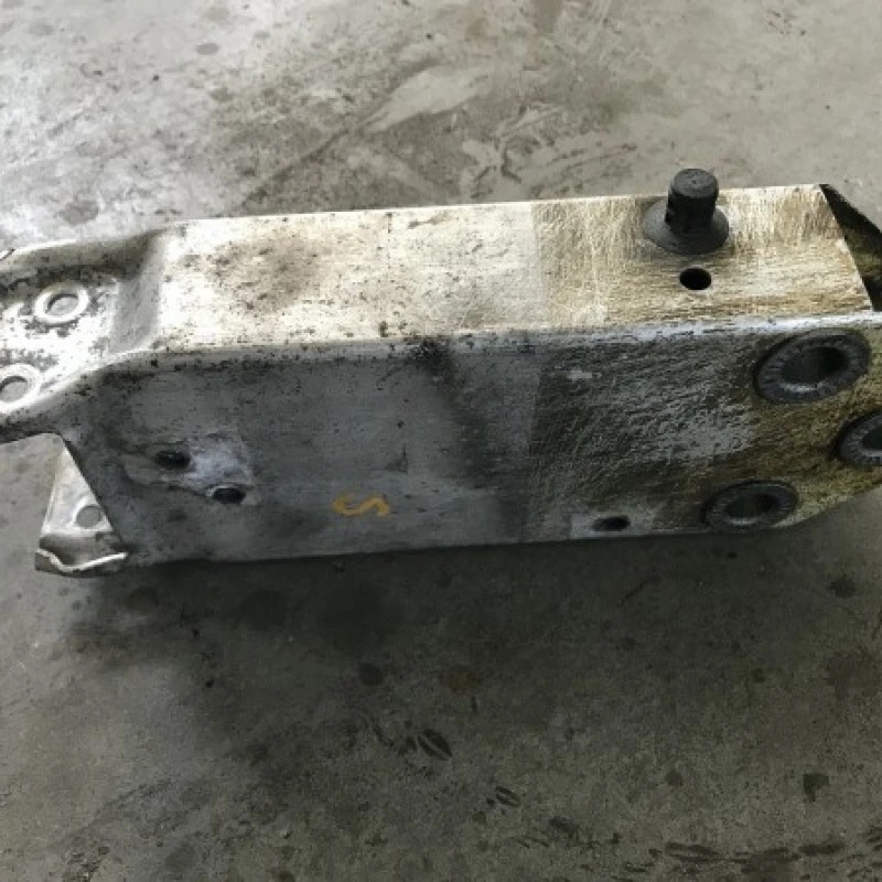 Capat lonjeron stg / BMW Seria 5 F10 2012 / Caroserie, oglinzi si faruri