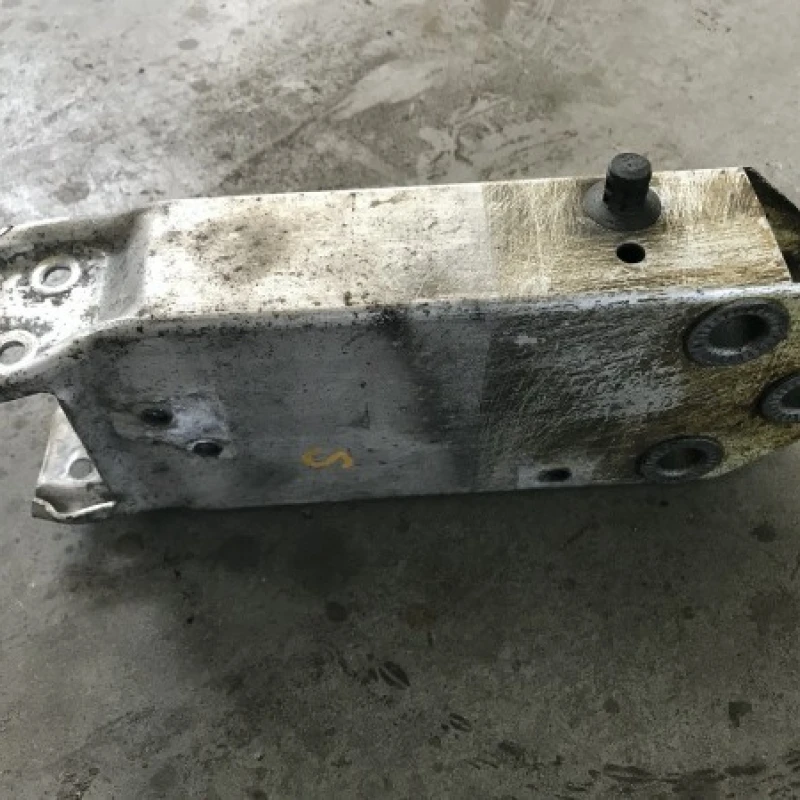 Capat lonjeron stg / BMW Seria 5 F10 2012 / Caroserie, oglinzi si faruri