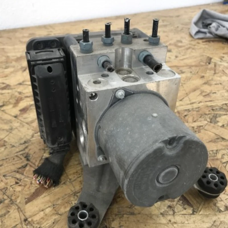 Unitate pompa abs / BMW Seria 5 F10 2012 / Frane
