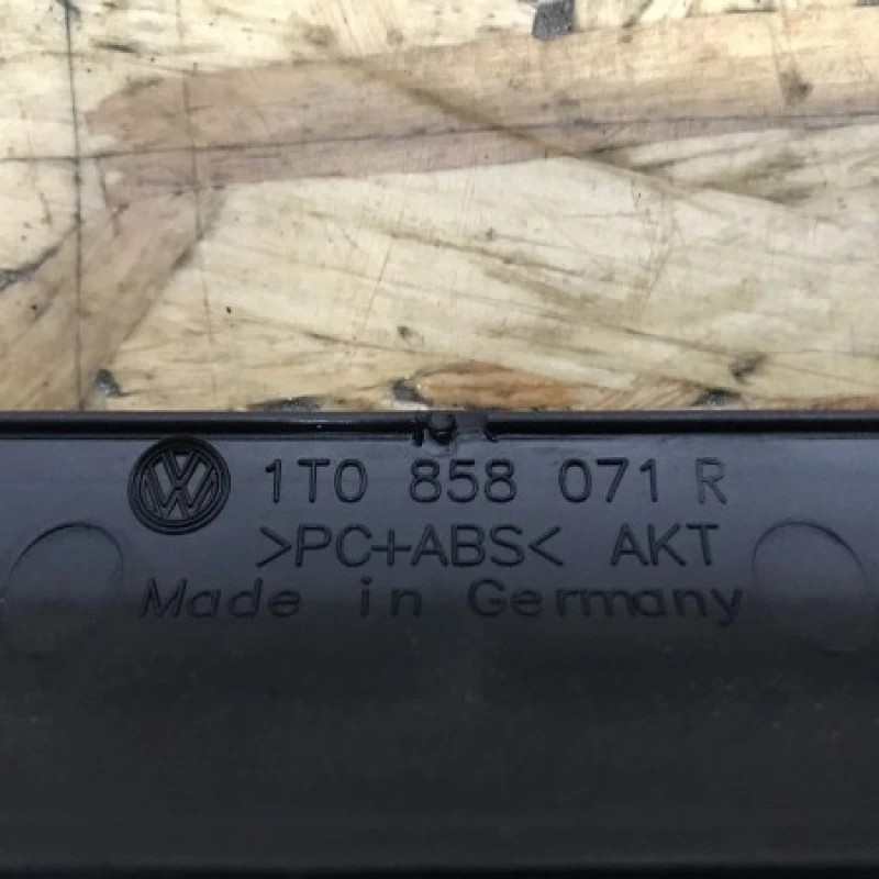 Rama centrala bord / Volkswagen Tiguan 5N 2011 / Interior