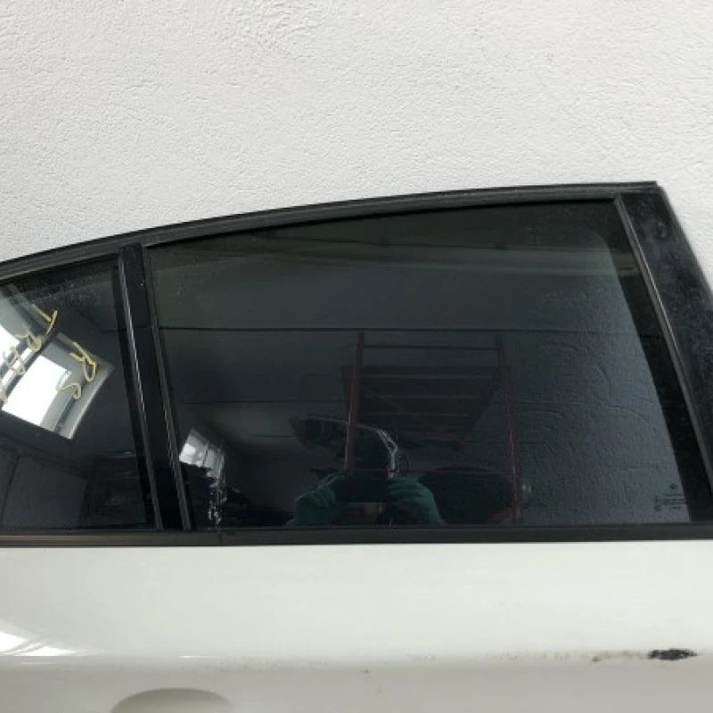 Geam dreapta spate BMW 