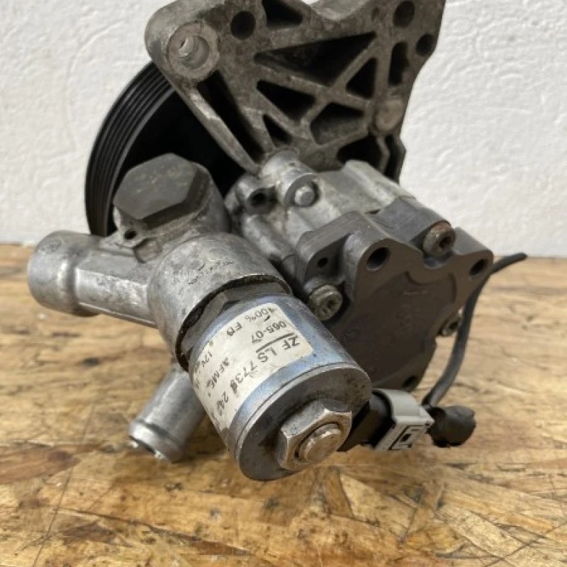 Pompa servo directie / BMW Seria 5 E61 2007 / Directie si suspensie