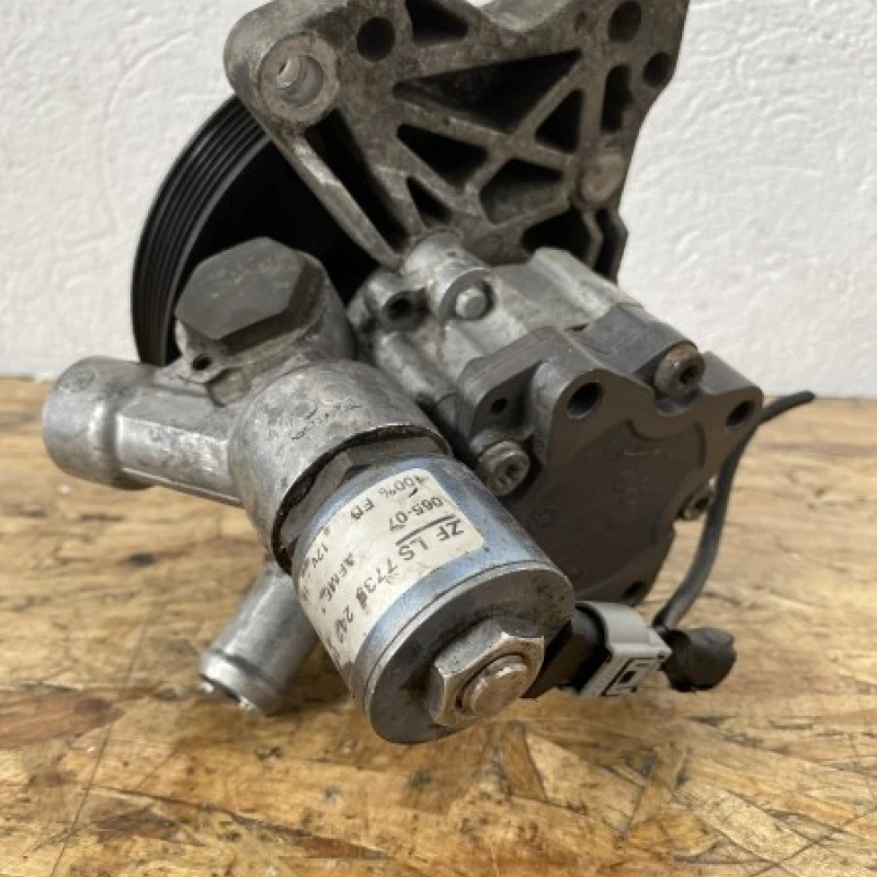 Pompa servo directie / BMW Seria 5 E61 2007 / Directie si suspensie