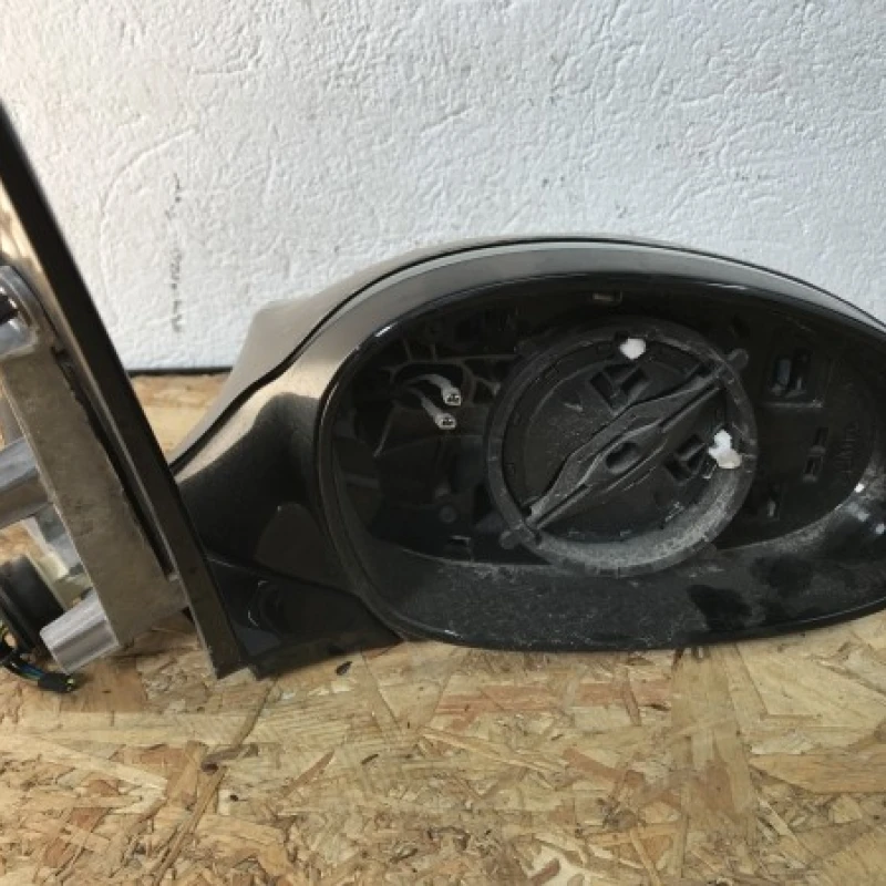 Oglinda dreapta / BMW Seria 1 E87 2008 / Caroserie, oglinzi si faruri