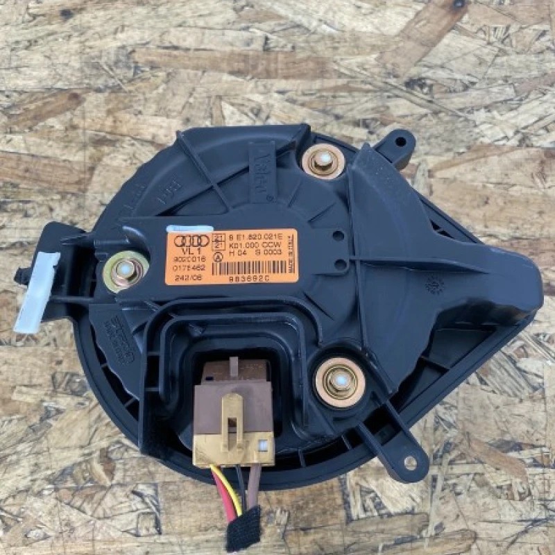 Ventilator bord aeroterma / Audi A4 B7 2007 / Climatizare