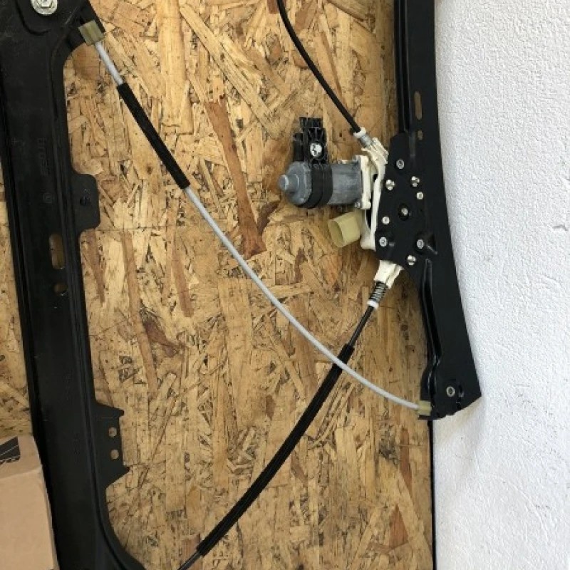 Macara geam dreapta fata cu motoras BMW Seria 5 E61 2007