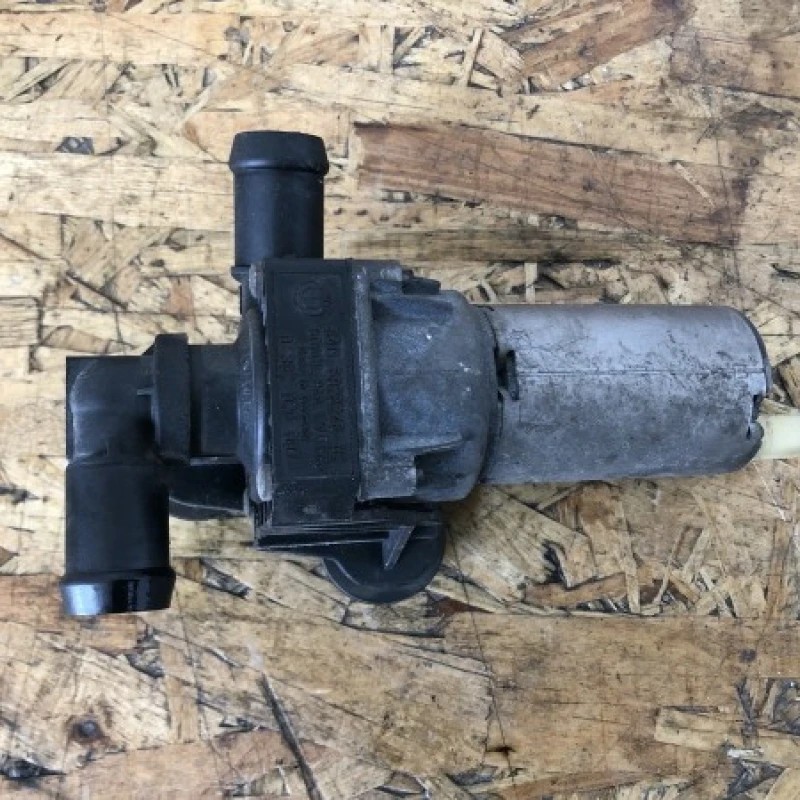 Pompa recirculare apa / BMW Seria 1 E87 2008 / Motor, racire si evacuare
