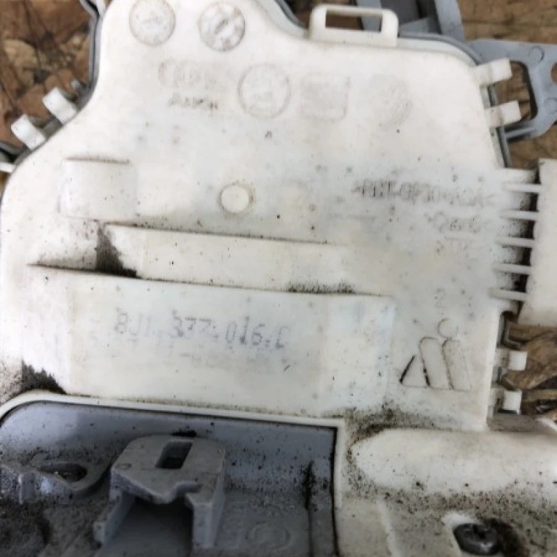 Iala broasca usa dreapta fata / Audi A5 8T 2011 / Caroserie, oglinzi si faruri