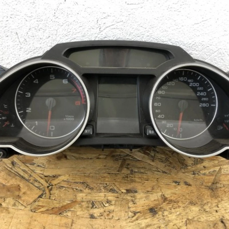 Ceasuri de bord / Audi A5 8T 2011 / Audio si electronice
