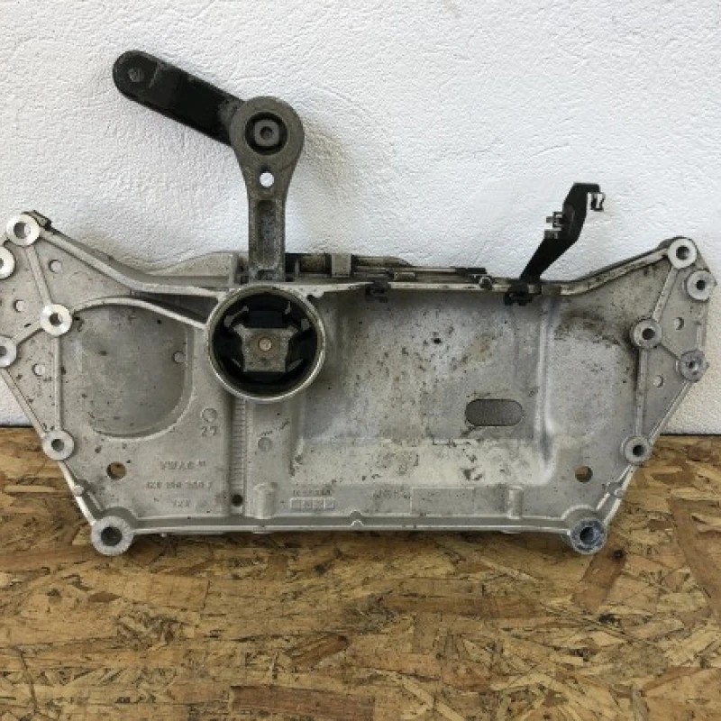 Jug motor punte fata / Volkswagen Golf MK6 2009 / Caroserie, oglinzi si faruri