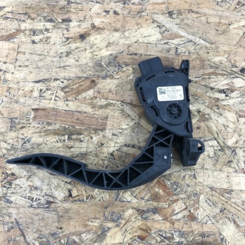 Pedala acceleratie / Audi A5 8T 2011 / Motor, racire si evacuare
