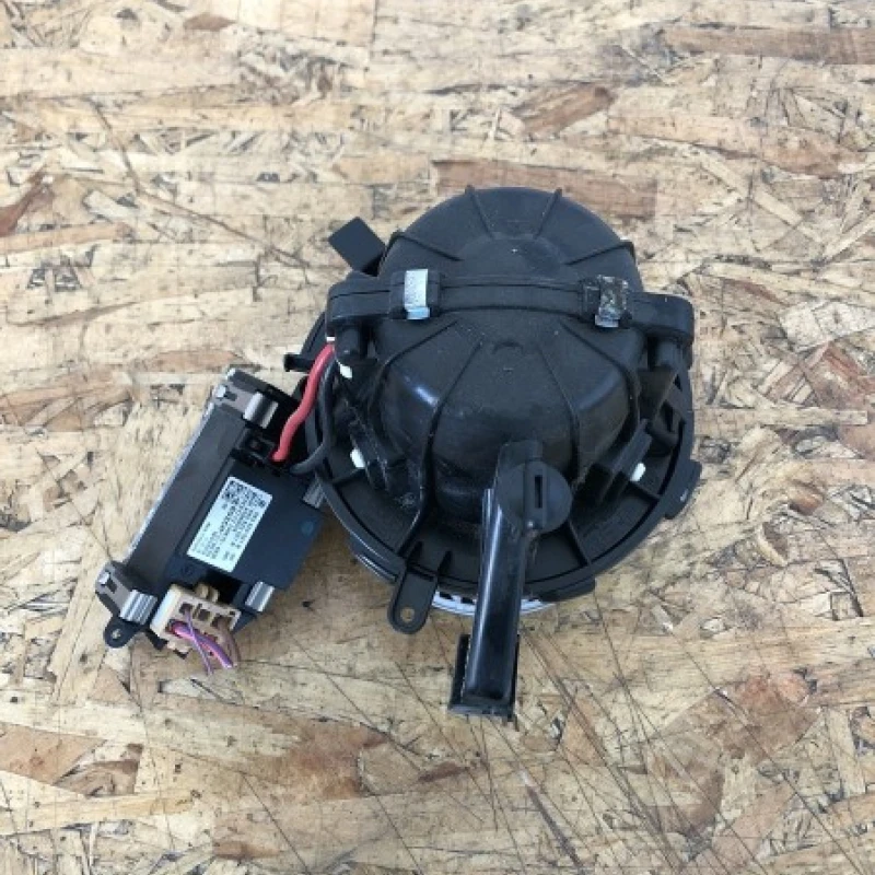 Releu ventilator bord / Audi A5 8T 2011 / Climatizare