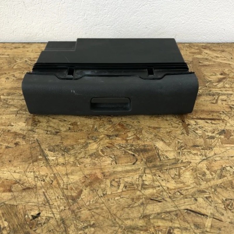 Sertar scaun pasager / Volkswagen Touran 1T 2014 / Interior