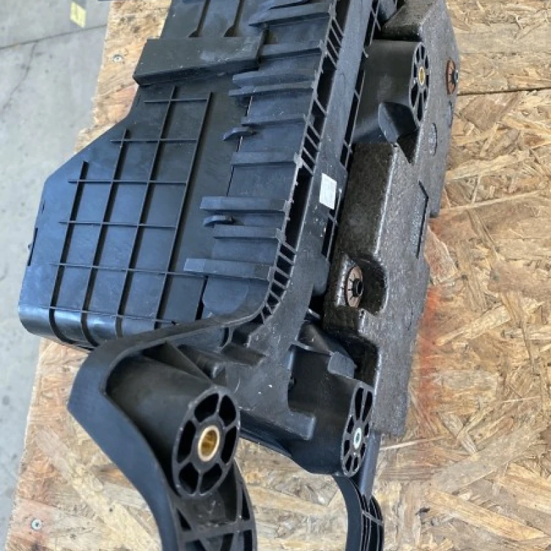 Suport baterie / Volkswagen Passat B7 2012 / Motor, racire si evacuare