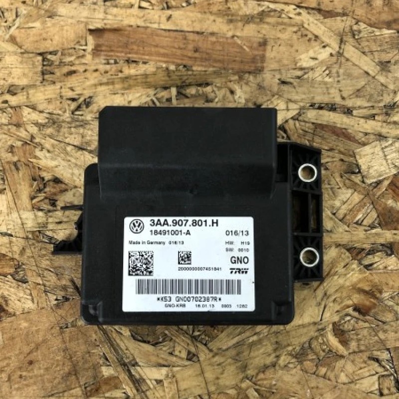 Calculator frana de mana / Volkswagen Passat B7 2013 / Audio si electronice