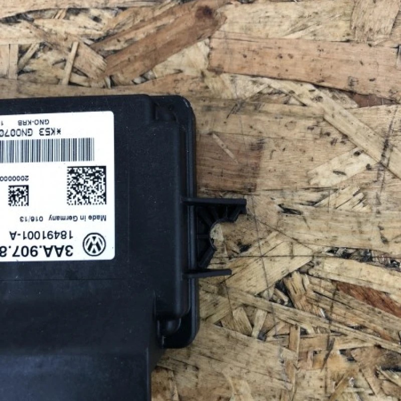 Calculator frana de mana / Volkswagen Passat B7 2013 / Audio si electronice
