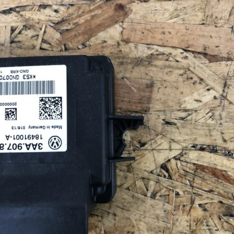 Calculator frana de mana / Volkswagen Passat B7 2013 / Audio si electronice
