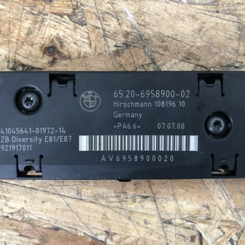 Amplificator antena / BMW Seria 1 E87 2006 / Audio si electronice