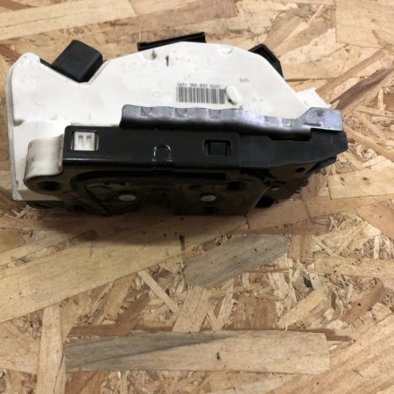 Iala broasca usa dreapta fata / Volkswagen Tiguan 5N 2010 / Caroserie, oglinzi si faruri