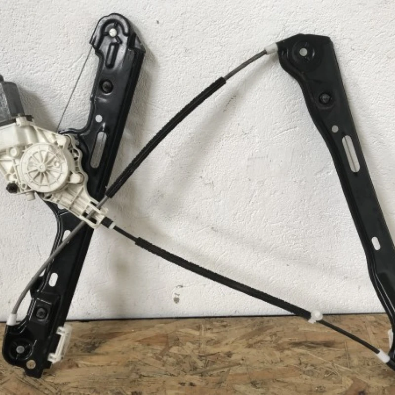 Macara cu motoras usa stanga fata / BMW   2008 / Caroserie, oglinzi si faruri