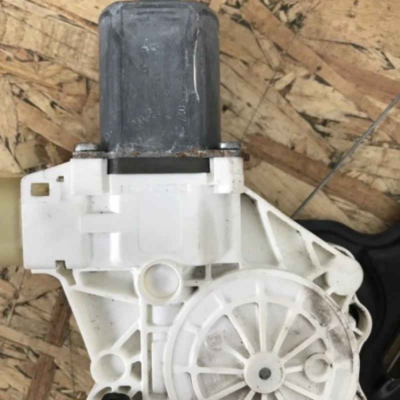 Macara cu motoras usa stanga fata / BMW   2008 / Caroserie, oglinzi si faruri