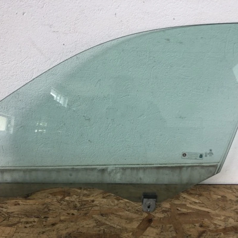 Geam stanga fata / BMW Seria 5 E60 2006 / Caroserie, oglinzi si faruri