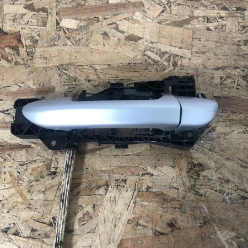 Maner usa stanga spate / Volkswagen Passat B7 2012 / Caroserie, oglinzi si faruri