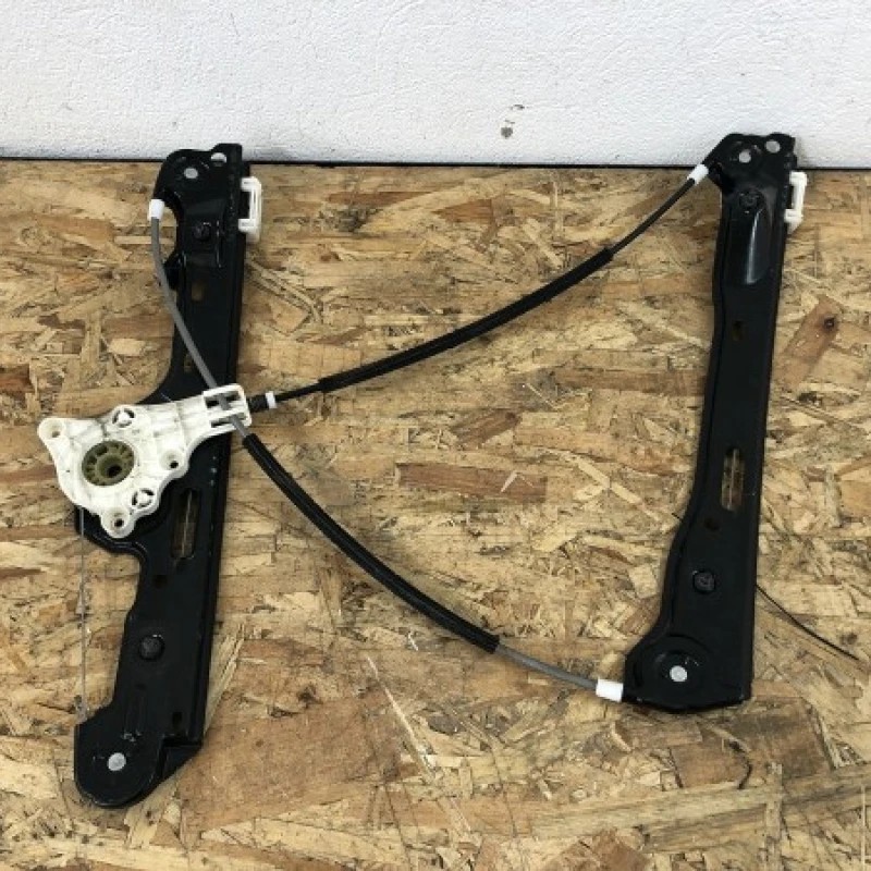Macara geam dreapta fata BMW Seria 1 E87 2008