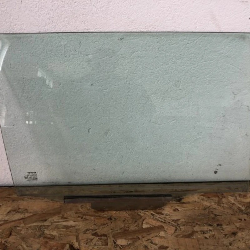 Geam dreapta spate / Toyota Avensis T25 2008 / Caroserie, oglinzi si faruri