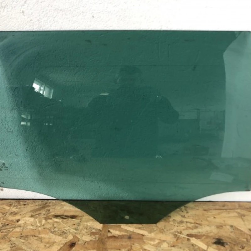 Geam dreapta spate / Volkswagen Passat B7 2011 / Caroserie, oglinzi si faruri