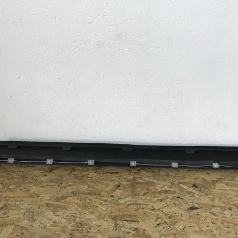 Prag ornament plastic stanga / Volkswagen Passat B7 2011 / Caroserie, oglinzi si faruri