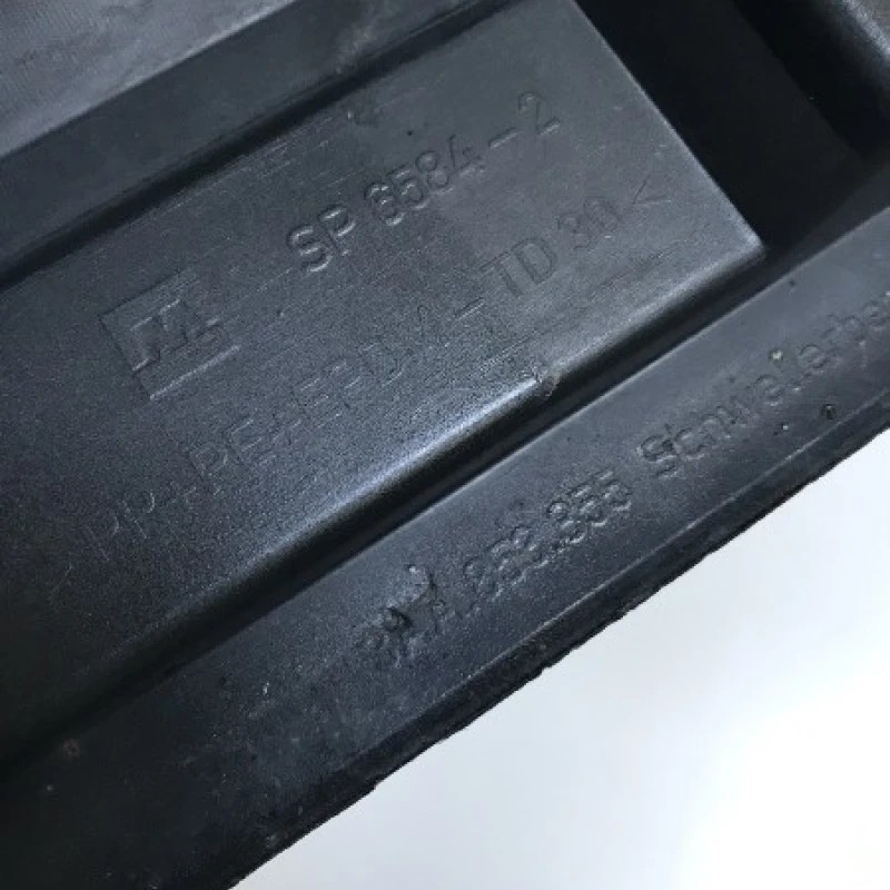 Prag ornament plastic stanga / Volkswagen Passat B7 2011 / Caroserie, oglinzi si faruri