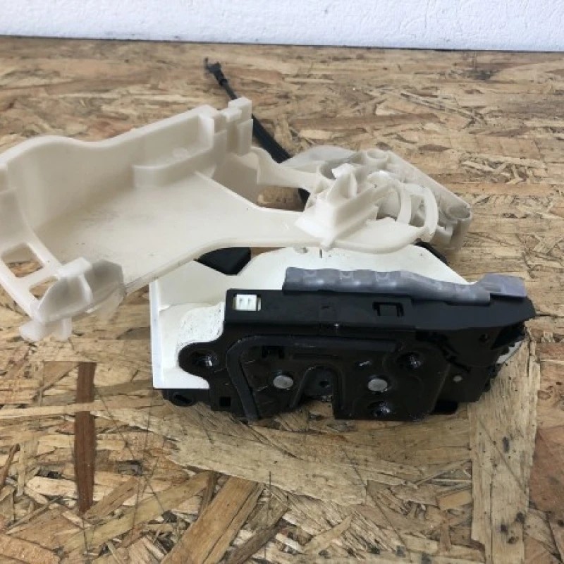 Iala broasca usa dreapta spate / Volkswagen Tiguan 5N 2010 / Caroserie, oglinzi si faruri