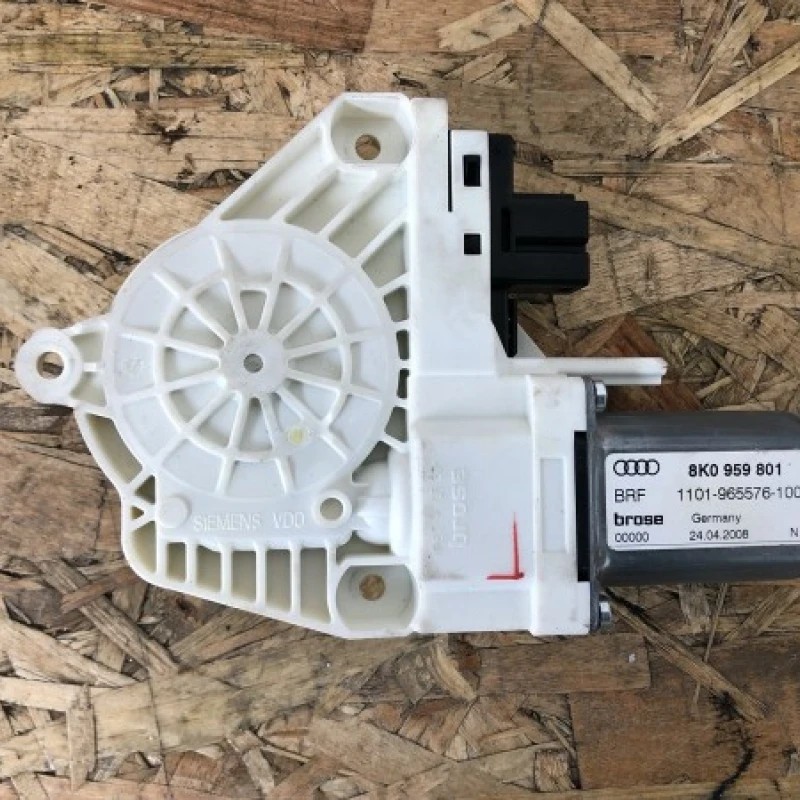 Motoras macara geam stanga fata / Audi A4 B8 2008 / Audio si electronice