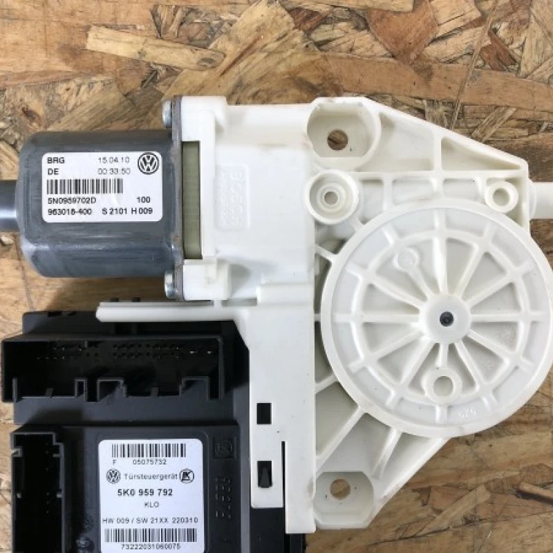 Motoras macara geam deeapta fata Volkswagen 