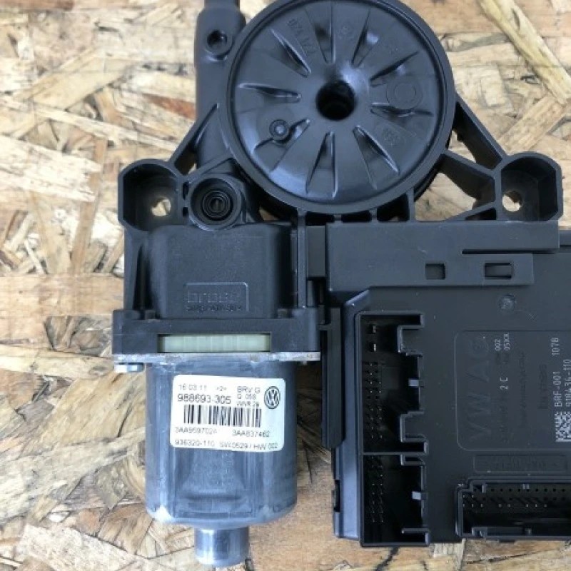 Motoras macara geam dreapta fata / Volkswagen Passat B7 2011 / Audio si electronice