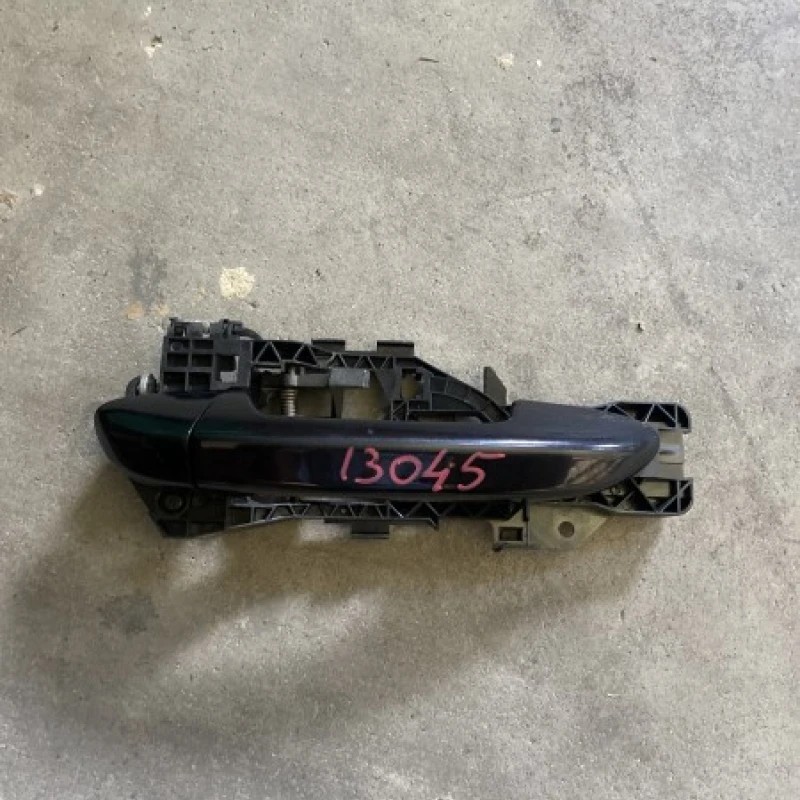 Maner usa dreapta fata / Volkswagen Passat B7 2011 / Caroserie, oglinzi si faruri