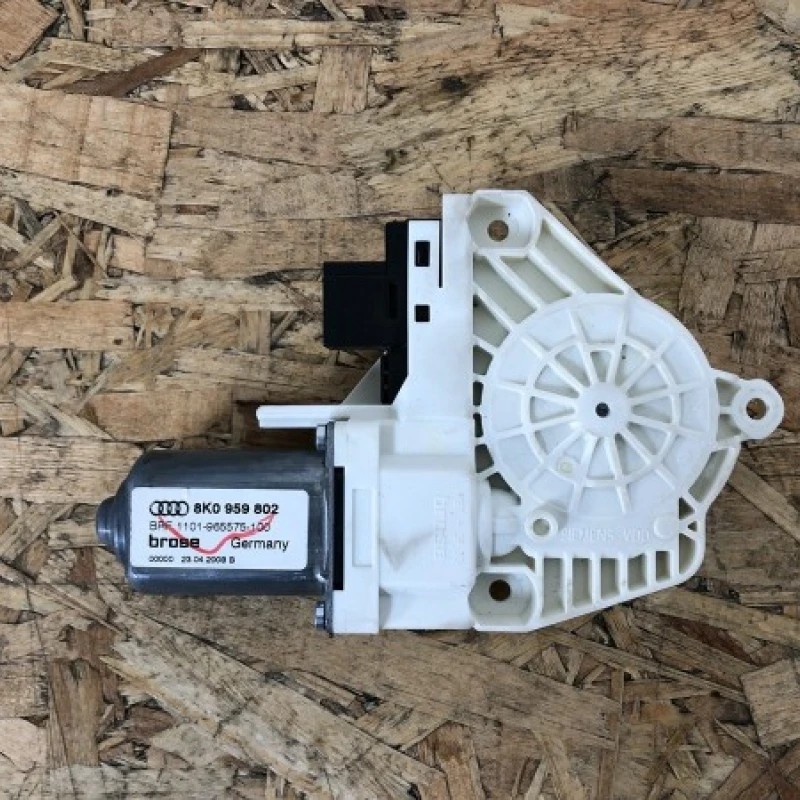 Motoras geam dreapta fata / Audi A4 B8 2008 / Audio si electronice
