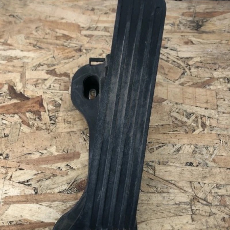 Pedala de accelratoe / Volkswagen Passat B7 2012 / Audio si electronice