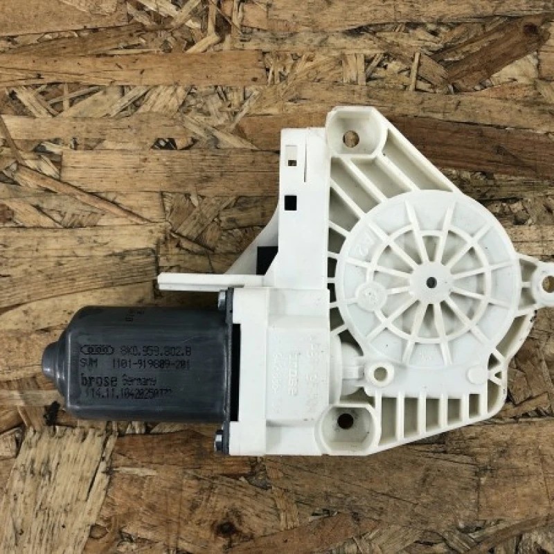 Motoras macara geam dreapta spate / Audi A4 B8 2008 / Caroserie, oglinzi si faruri