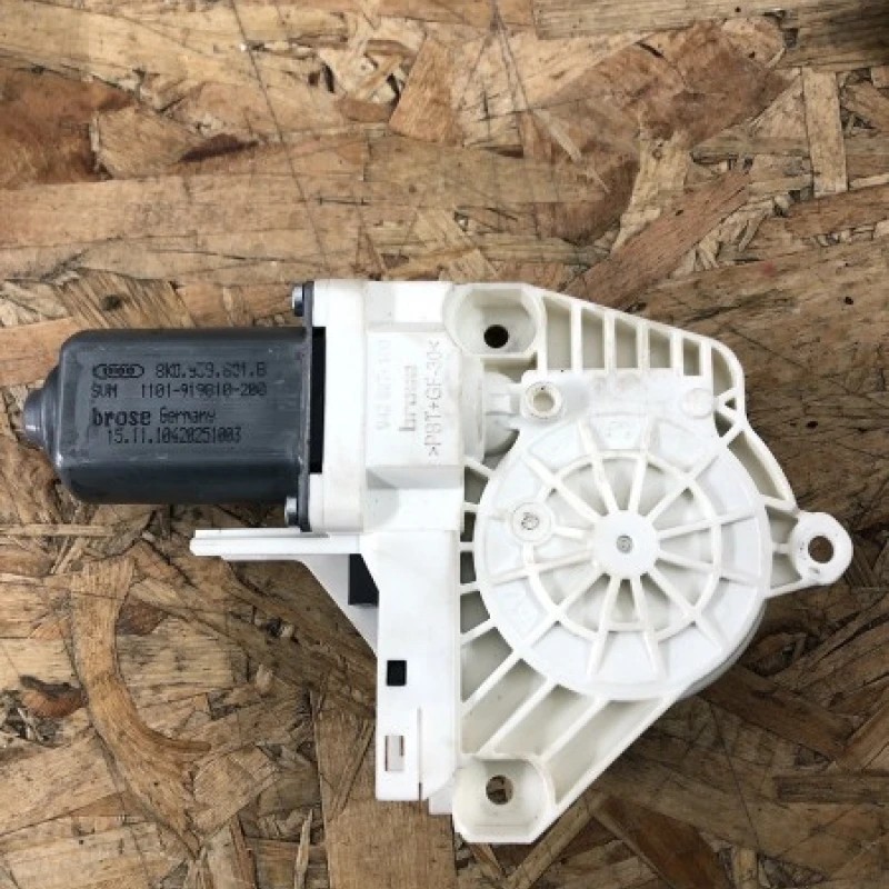 Motoras macara geam dreapta spate / Volkswagen Sharan 7N 2011 / Audio si electronice