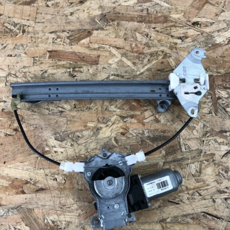 Motoras macara geam dreapta spate / Nissan Qashqai J10 2010 / Caroserie, oglinzi si faruri
