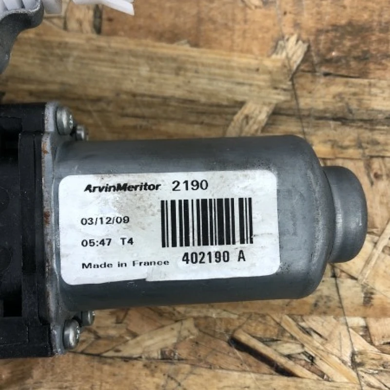 Motoras macara geam dreapta spate / Nissan Qashqai J10 2010 / Caroserie, oglinzi si faruri