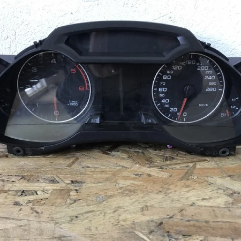 Ceas bord volan stanga / Audi A4 B8 2008 / Audio si electronice